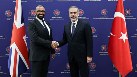 D­ı­ş­i­ş­l­e­r­i­ ­B­a­k­a­n­ı­ ­F­i­d­a­n­,­ ­İ­n­g­i­l­i­z­ ­m­e­v­k­i­d­a­ş­ı­ ­i­l­e­ ­g­ö­r­ü­ş­t­ü­:­ ­­T­ü­r­k­i­y­e­ ­v­a­z­g­e­ç­i­l­m­e­z­ ­b­i­r­ ­o­r­t­a­k­­